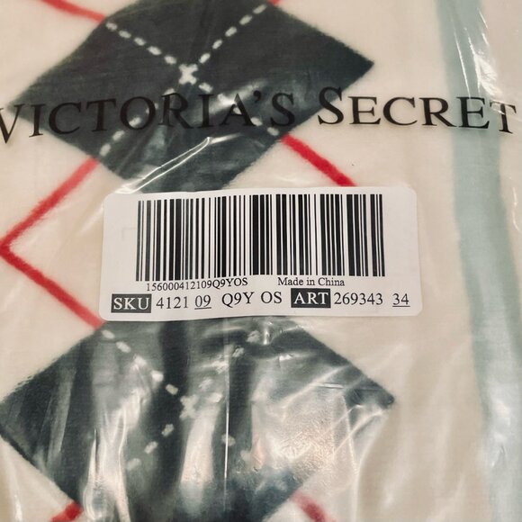 PINK Victoria's Secret Cozy Plush Sherpa Argyle Logo Blanket - NWT - Picture 4 of 4